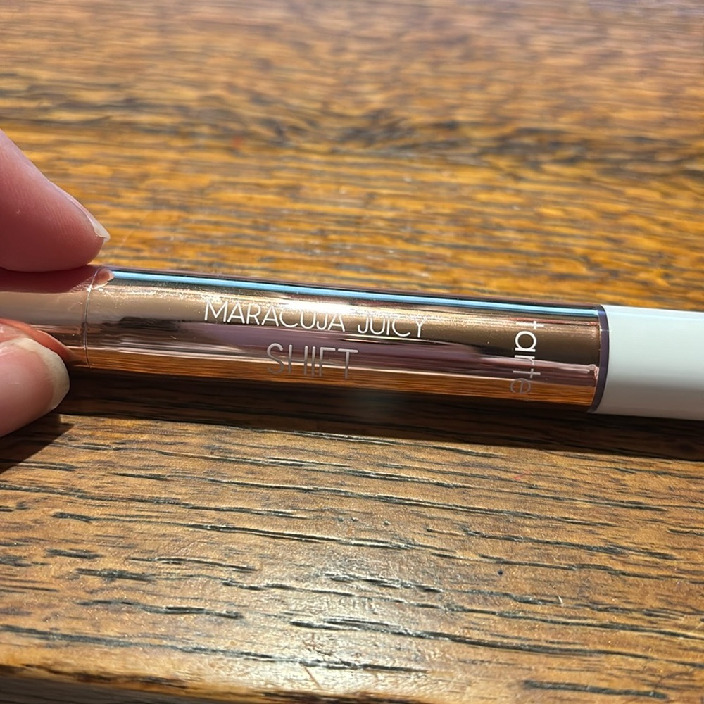 brand new tarte maracuja lip plump shift in shade grape!
